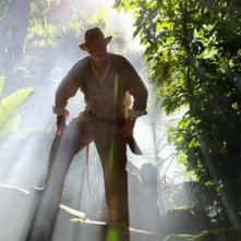 Michael Caine in una scena del film Viaggio nell'isola misteriosa