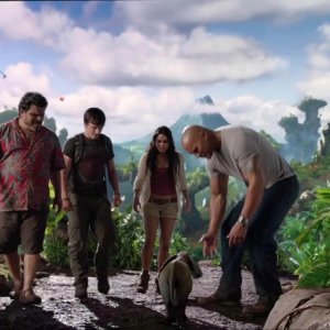Viaggio nell'isola misteriosa: Dwayne Johnson insieme a Luis Guzmán, Vanessa Hudgens e Josh Hutcherson in una scena del film