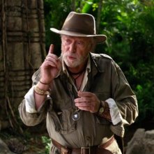 Viaggio Nell Isola Misteriosa Michael Caine In Una Curiosa Immagine Del Film 227209