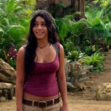 Viaggio nell'isola misteriosa: Vanessa Hudgens sorride in una scena del film