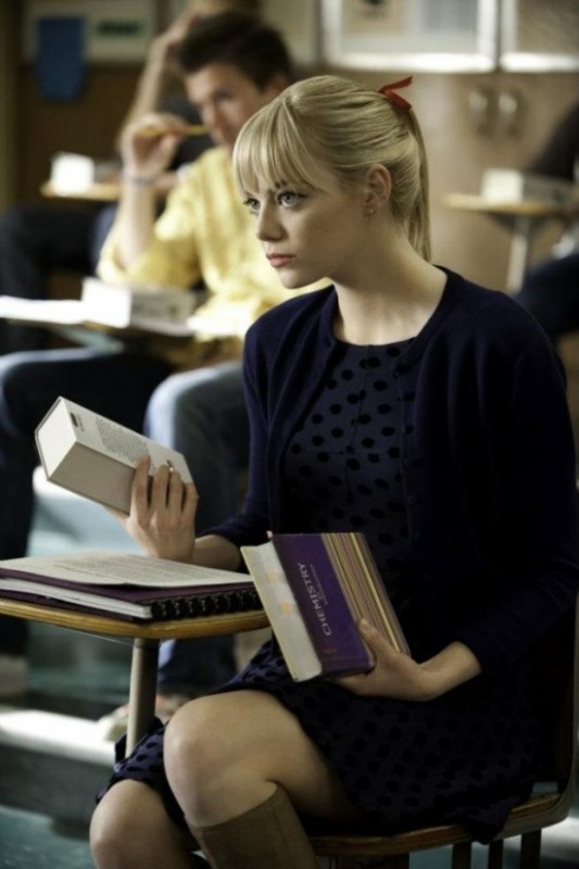 Emma Stone In Classe Esamina Dei Libri In The Amazing Spider Man 227264