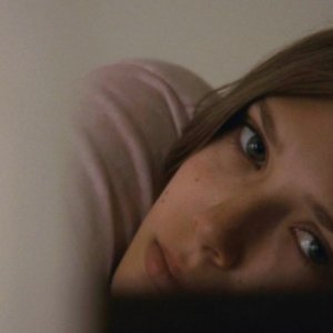 La fuga di Martha: un bellissimo primo piano di Elizabeth Olsen tratto dal film