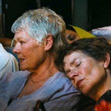 Marigold Hotel: Judi Dench insieme a Celia Imrie e Tom Wilkinson in una scena del film