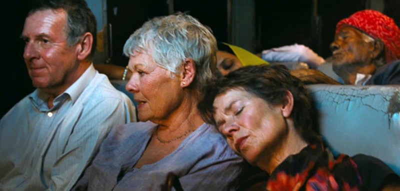 Marigold Hotel: Judi Dench insieme a Celia Imrie e Tom Wilkinson in una scena del film