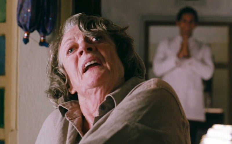 Marigold Hotel: Maggie Smith in una buffa scena del film