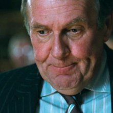 Marigold Hotel: Tom Wilkinson in una scena del film