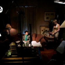 Mona Goss insieme a Bret Roberts in una scena del film Noise Matters