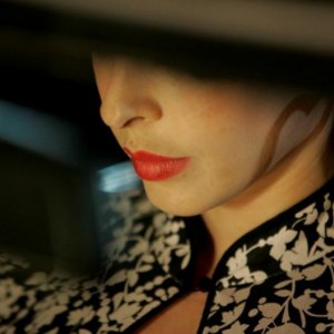 Pollyanna Mcintoch in una bella immagine tratta dal film Noise Matters