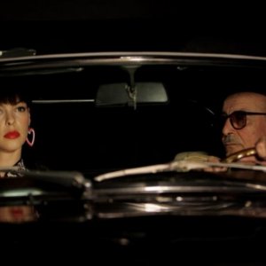 Pollyanna Mcintoch insieme a Ugo Bianchi in una scena del film Noise Matters