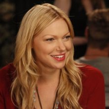 Are You There, Chelsea?: Laura Prepon in una scena del pilot