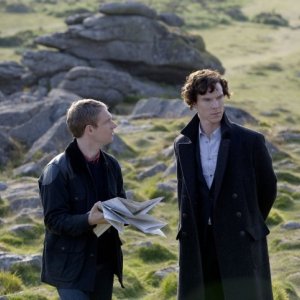 Martin Freeman e Benedict Cumberbatch nell'episodio The Hounds of Baskerville di Sherlock