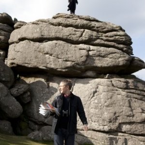 Sherlock: Martin Freeman e Benedict Cumberbatch in una scena dell'episodio The Hounds of Baskerville