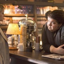 Alcatraz: Jorge Garcia e Sarah Jones in un momento del pilot della serie