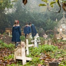 Dictado: bambini in visita al cimitero in una scena del film