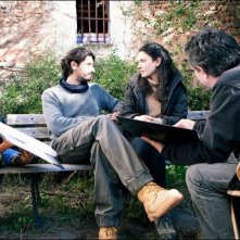Dictado: Juan Diego Botto insieme a Bárbara Lennie e al regista Antonio Chavarrías sul set del film