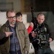 Il regista Alex de la Iglesia sul set del film La chispa de la vida