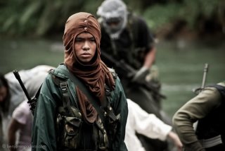 Timothy Mabalot in una scena del film Captive