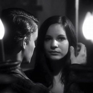 Keyhole: Brooke Palsson insieme a David Wontner in una scena del film