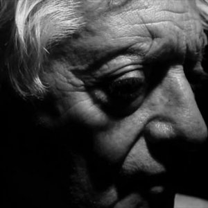 Keyhole: Louis Negin in una scena del film