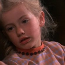 La casa che grondava sangue: Chloe Franks in una scena del film