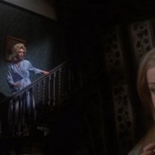 Nyree Dawn Porter con Chloe Franks (in primo piano) ne La casa che grondava sangue