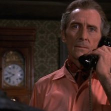 Peter Cushing in una scena de La casa che grondava sangue