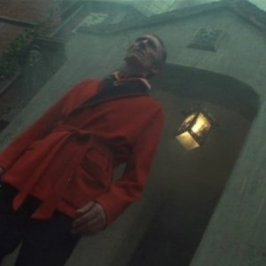 Peter Cushing in una sequenza de La casa che grondava sangue