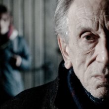 Roberto Herlitzka in una suggestiva immagine di Sette opere di misericordia