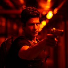 Shahrukh Khan in una scena del film Don - The King is Back