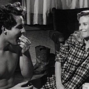 Timothy Bottoms e Cloris Leachman in un'immagine intima de L'ultimo spettacolo