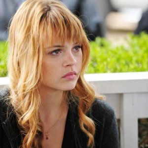 Beneath the Darkness: Aimee Teegarden interpreta Abby