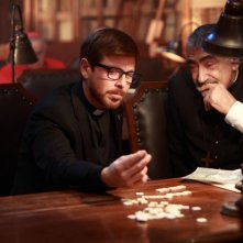 Claudio Gioè e Yorgo Voyagis in una scena della miniserie di Canale 5 Il Tredicesimo Apostolo