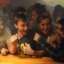 Guillame Canet in  Une vie meilleure con il piccolo Slimane Khettabi e altri interpreti del film.