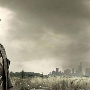 Un desolato primo piano di Alex Lucchesi in Eaters