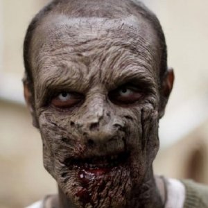 Un famelico zombie in Eaters