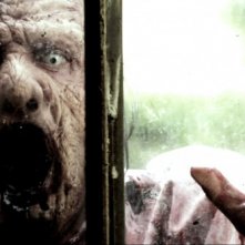 Uno dei minacciosi zombie di Eaters in primo piano