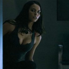 40 carati: una sensuale Genesis Rodriguez in una scena del film