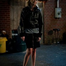 Charlize Theron sconsolata in una scena del film Young Adult