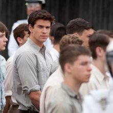 Liam Hemsworth In Mezzo Ai Giovani Di Panem Citta Immaginaria In Cui E Ambientato The Hunger Games 228019