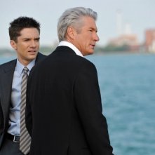 Richard Gere e Topher Grace in una scena del thriller The Double