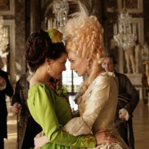 Virginie Ledoyen in un testa a testa con Diane Kruger in una scena di Farewell, My Queen