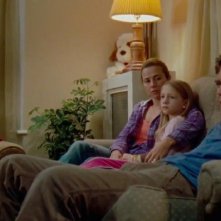 Emma Rayne Lyle, Michael Shannon e Linda Cardellini in un'immagine familiare di Return