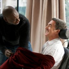 François Cluzet insieme a Omar Sy in una scena del film Intouchables