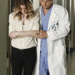 Grey's Anatomy: Justin Chambers ed Ellen Pompeo nell'episodio Free Falling