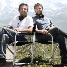 I registi del film Eric Toledano e Olivier Nakache posano sul set di Intouchables