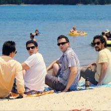 Jason Biggs, Thomas Ian Nicholas e Eddie Kaye Thomas in spiaggia in una scena di American Pie - Ancora insieme