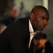 Omar Sy in un'immagine tratta dal film Intouchables