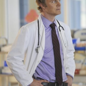 C'era una volta: David Anders nell'episodio Snow Falls