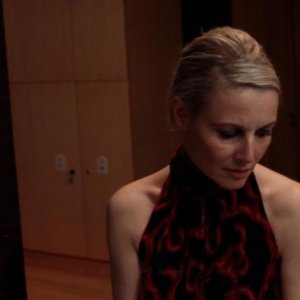 Dubai Flamingo: Florence Thomassin in una scena