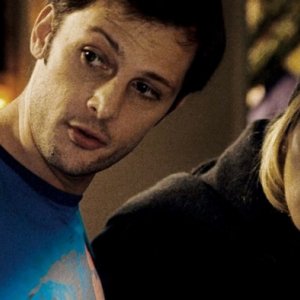 Karin Viard nel film Parlez-moi de vous con Nicolas Duvauchelle